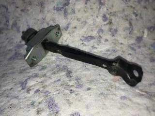 Ограничитель двери передний левый TOYOTA PRIUS - 30 09-17