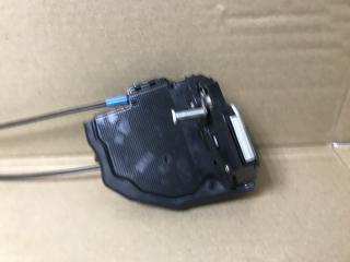 Замок двери задний правый TOYOTA PRIUS C/AQUA 11-14