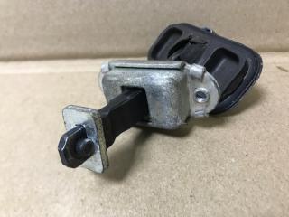 Ограничитель двери задний правый QASHQAI 07-14