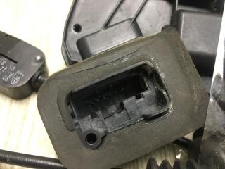 Замок двери задний правый JETTA USA 10-17 2011 Седан CBTA 2.5L