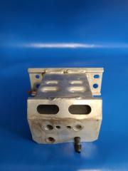 Кронштейн усилителя переднего бампера передний правый TOYOTA PRIUS - 30 09-17