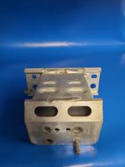 Кронштейн усилителя переднего бампера передний правый TOYOTA PRIUS - 30 09-17