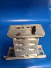 Кронштейн усилителя переднего бампера передний правый PRIUS - 30 09-17