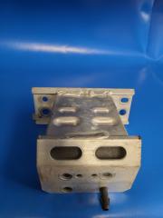 Кронштейн усилителя переднего бампера передний правый TOYOTA PRIUS - 30 09-17