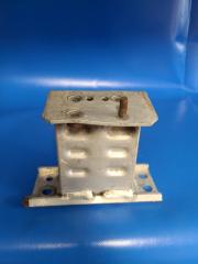 Кронштейн усилителя переднего бампера передний правый PRIUS - 30 09-17