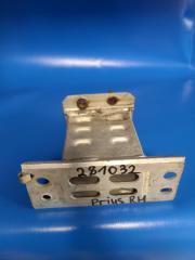 Кронштейн усилителя переднего бампера передний правый TOYOTA PRIUS - 30 09-17