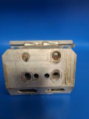 Кронштейн усилителя переднего бампера передний правый TOYOTA PRIUS - 30 09-17