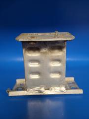 Кронштейн усилителя переднего бампера передний правый PRIUS - 30 09-17