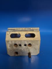 Кронштейн усилителя переднего бампера передний правый TOYOTA PRIUS - 30 09-17