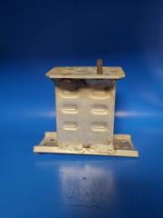 Кронштейн усилителя переднего бампера передний правый PRIUS - 30 09-17