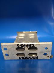 Кронштейн усилителя переднего бампера передний правый TOYOTA PRIUS - 30 09-17