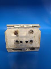 Кронштейн усилителя переднего бампера передний правый TOYOTA PRIUS - 30 09-17