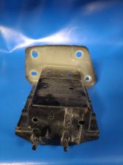 Кронштейн усилителя переднего бампера передний правый NISSAN LEAF 10-17