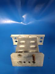 Кронштейн усилителя переднего бампера передний левый TOYOTA PRIUS - 30 09-17