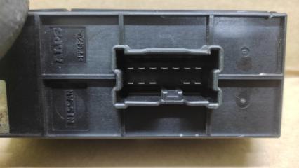 Кнопка стеклоподъемника передняя правая NISSAN SENTRA B17 12-21 1.8 MRA8DE