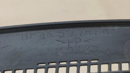 Пластик под лобовое стекло / Жабо правый MAZDA 3 BK 03-08 SEDAN 2.3