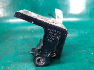 Петля двери верхняя задняя правая VOLKSWAGEN PASSAT B7 11-15 CBTA 2.5L