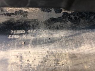 Накладка порога наружная правая CIVIC FC/FK 15-