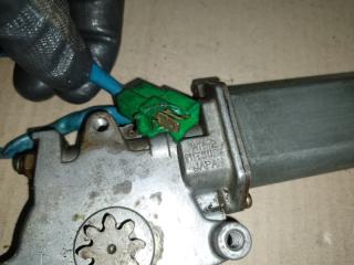 Моторчик стеклоподъемника правый SUBARU FORESTER SF 97-02