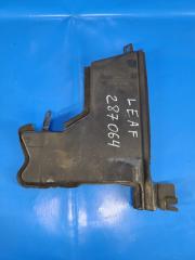 Дефлектор радиатора правый NISSAN LEAF 10-17