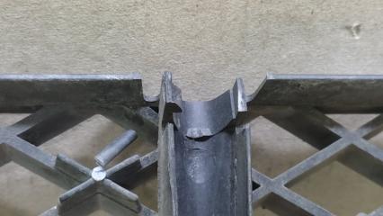 Решетка переднего бампера MAZDA MPV 99-06