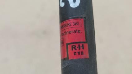 Амортизатор капота правый LEXUS RX300 98-03 3.0 1MZFE