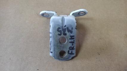 Петля двери верхняя передняя левая M35/M45 04-10