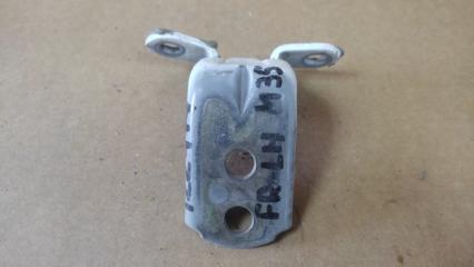 Петля двери нижняя передняя левая M35/M45 04-10