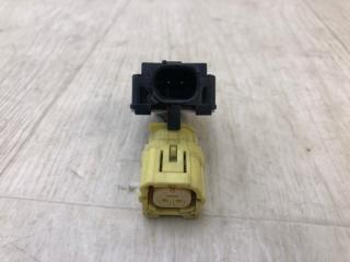 Датчик удара передний правый AVENSIS 03-08