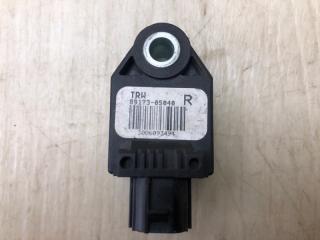 Датчик удара передний правый AVENSIS 03-08