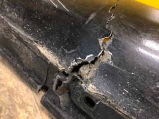 Накладка порога наружная правая LS600HL 06-17