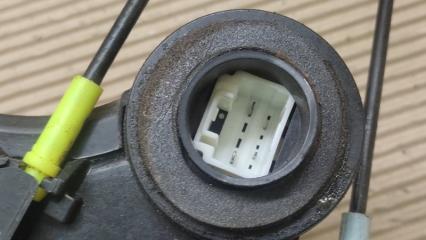 Замок двери задний левый COROLLA 120 00-07 2004 ZZE130L 1.8L 1ZZ-FE