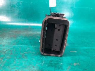 Дефлектор воздушный правый M25/M37/M56/Q70/M35H 10-16 2010 Седан 3.7 VQ37VHR