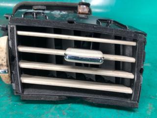 Дефлектор воздушный правый M25/M37/M56/Q70/M35H 10-16 2010 Седан 3.7 VQ37VHR