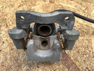 Суппорт тормозной задний левый CAMRY 50 12-15