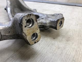 Кулак поворотный передний правый LS600HL 06-17