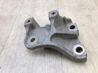 Кронштейн передний правый CRV 06-12