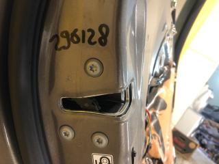 Замок двери задний левый TOYOTA AVENSIS 08-18