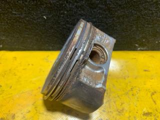 Поршень левый G35 03-07 2006 Седан 3.5