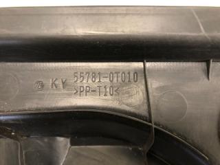 Пластик под лобовое стекло / Жабо VENZA 09-16 2009 3.5 2GR-FE