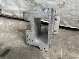 Кронштейн усилителя переднего бампера правый PATHFINDER R52 12-21 2013 3.5 VQ35DE