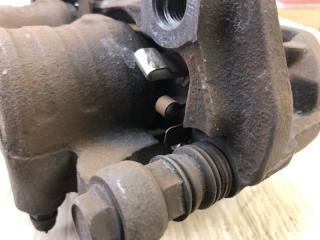 Суппорт тормозной передний левый NV200 USA 13- 2013 2.0 MR20DE