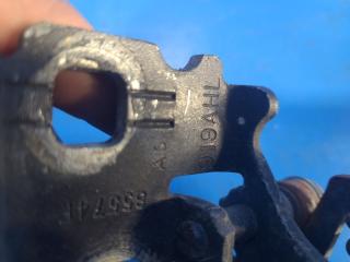 Петля двери нижняя передняя левая CHRYSLER 200 10-14 2.4 ED3