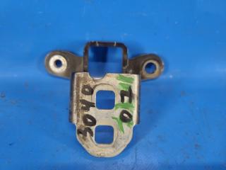 Петля двери верхняя передняя правая DODGE CALIBER 06-11 2.0 ECN