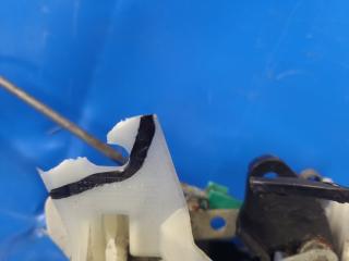 Замок двери задний левый DODGE CALIBER 06-11 2.0 ECN