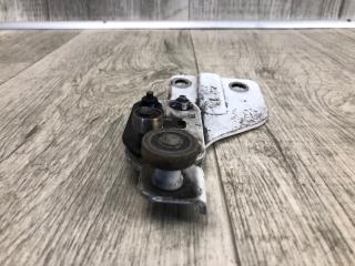 Ролик сдвижной двери верхний правый NISSAN NV200 USA 13- 2.0 MR20DE