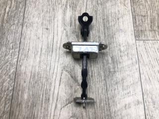 Ограничитель двери передний правый NV200 USA 13- 2013 2.0 MR20DE