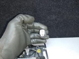 Замок крышки багажника TOYOTA MATRIX 02-08 ZZE132 1.8L 1ZZ-FE