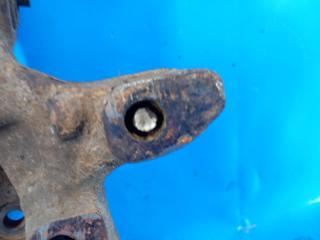 Цапфа задняя левая 200 10-14 2013 3.6 ERB