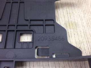 Кронштейн блока предохранителей CADILLAC ATS 12-19 2.0 LTG